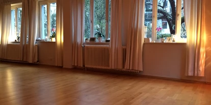 Yoga course - vorhandenes Yogazubehör: Yogagurte - Pfinztal - Yogaraum für KaliWest Yoga im Sangat, Karlsruhe - KaliWest Yoga