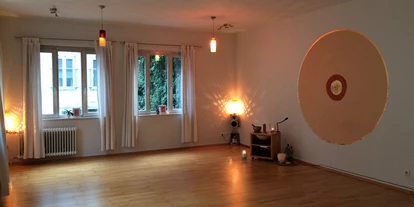 Yoga course - Art der Yogakurse: Probestunde möglich - Karlsruhe Weststadt - Yogaraum für KaliWest Yoga im Sangat, Karlsruhe - KaliWest Yoga