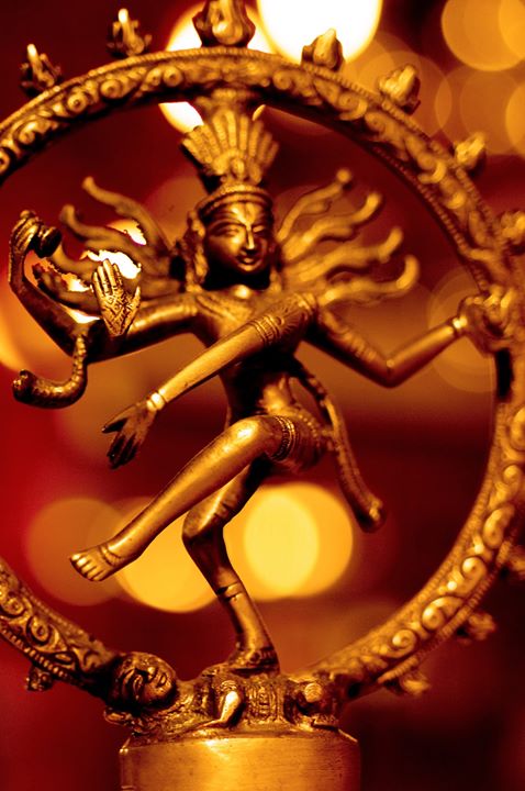 yoga - https://scontent.xx.fbcdn.net/hphotos-xfa1/t31.0-8/s720x720/704254_10151293749759390_111269974_o.jpg - Yoga Vidya Leipzig