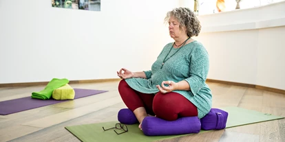 Yoga course - Kurse für bestimmte Zielgruppen: Kurse für Dickere Menschen - Vierkirchen Pasenbach - Ois is Yoga