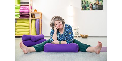 Yoga course - geeignet für: Ältere Menschen - Oberbayern - Claudia Korsten-Ring
Inhaberin und Yogalehrerin BDY/EYU - Ois is Yoga