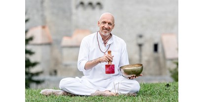 Yogakurs - vorhandenes Yogazubehör: Yogamatten - Oberbayern - Ahyrana Yoga -Therapie