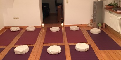 Yogakurs - Ambiente: Kleine Räumlichkeiten - Tittmoning - Ahyrana Yoga -Therapie