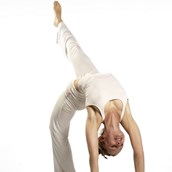 Yoga - Bhakti Vinyasa Flow - Yogalehrer Weiterbildung im Yoga Retreat