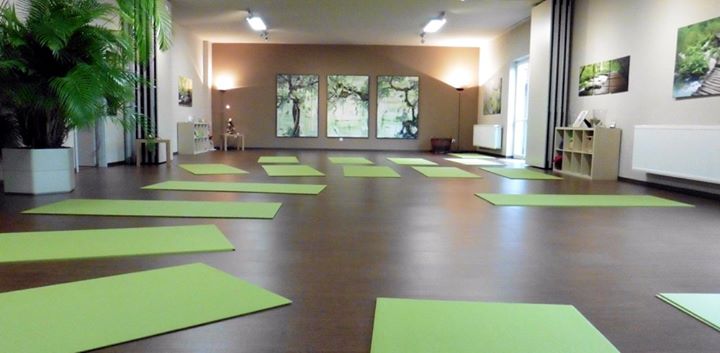 Yoga - https://scontent.xx.fbcdn.net/hphotos-xta1/t31.0-8/s720x720/12238260_1177579092256532_7233371556343515890_o.jpg - Yoga & Seminar-Zentrum Mannheim