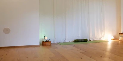 Yoga course - Art der Yogakurse: Geschlossene Kurse (kein späterer Einstieg möglich) - Pettendorf (Landkreis Regensburg) - Willkommen im gemütlichen Yogastudio in Schwetzendorf  - Natalie Merl - Yoga & Körpertherapie 