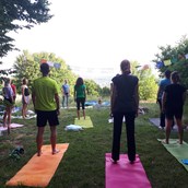 Yoga - Bei unserem Yoga Open Air Sommer aufgenommen, wunderbar!  - Natalie Merl - Yoga & Körpertherapie 