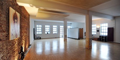 Yogakurs - Kurse für bestimmte Zielgruppen: Kurse für Unternehmen - Hamburg - unser schöner Yogaraum im Karolinen Viertel - Yogaraum Hamburg - Schule für dynamisches Yoga