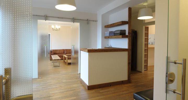 yoga - https://scontent.xx.fbcdn.net/hphotos-xtf1/t31.0-8/s720x720/12622047_1556163844675822_8302954807506962760_o.jpg - Bikram Hot Yoga im Tal