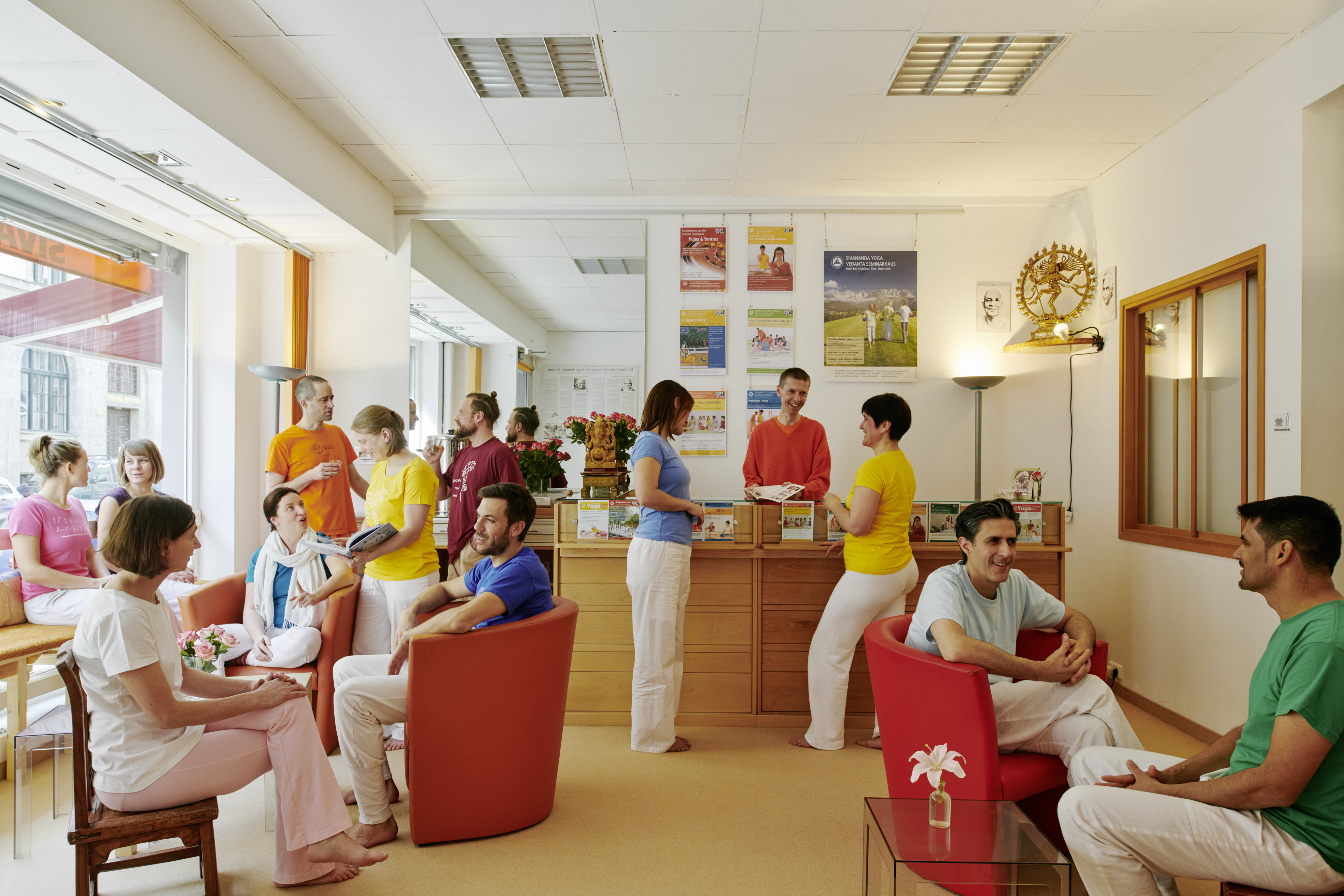 yoga - Tag der Offenen Tür - Yoga OPEN DAY 
einmal monatlich am Sonntag, 13 - 16h 
Die nächsten Termine hier …
https://muenchen.sivananda.yoga/tag-der-offenen-tuer/
 - Sivananda Yoga Vedanta Zentrum München