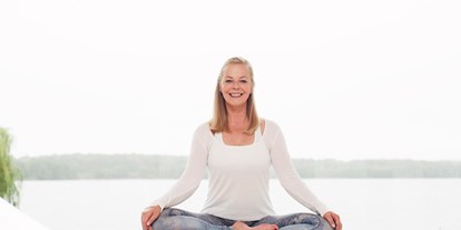 Yogakurs - Ambiente: Kleine Räumlichkeiten - Ostsee - Suzanne Kern Yoga Lehrerin aus Eutin - Suzanne Kern Yoga Meditation Coaching in Eutin
