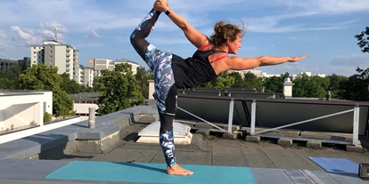 Yoga course - vorhandenes Yogazubehör: Decken - Berlin-Stadt Bezirk Charlottenburg-Wilmersdorf - Yoga-Lehrerin | Kati Degenhardt Yoga | Moayoga Berlin
