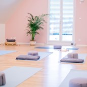 Yoga - Der große Übungsraum  - Yogalounge Nicole Veith