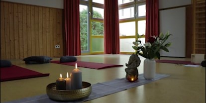 Yogakurs - vorhandenes Yogazubehör: Stühle - Dortmund - Carola May, Felt - " YOGI IN THE HOUSE"