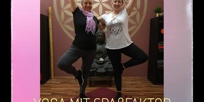 Yogakurs - vorhandenes Yogazubehör: Stühle - Eifel - Barbara & Lisa Rodermann/ Yogastudio Janardhan