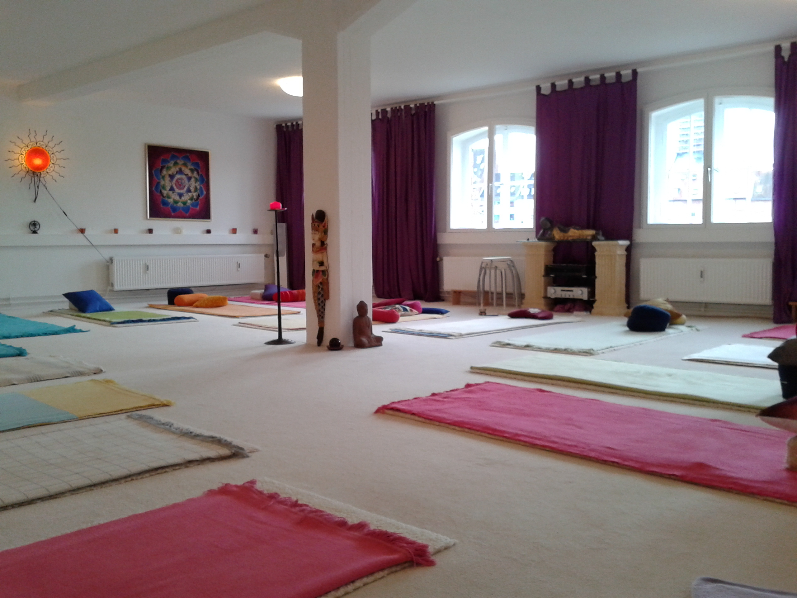 yoga - Der Yoga-Raum-Lübeck bereit für Yoga - Yoga-Raum-Lübeck  Inhaberin Christa Dirks