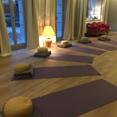 yoga - Yoga in Wohnzimmer Atmosphäre  - Param Yoga - Yoga in Fürth bei Nürnberg