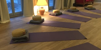 Yogakurs - Kurse mit Förderung durch Krankenkassen - Nürnberg Nordwestliche Außenstadt - Yoga in Wohnzimmer Atmosphäre  - Param Yoga - Yoga in Fürth bei Nürnberg