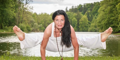 Yogakurs - Mitglied im Yoga-Verband: BYY (Berufsverbandes präventives Yoga und Yogatherapie e.V.) - Taufkirchen (Landkreis München) - Renate Gezzele / Fünf Elemente Yogastudio