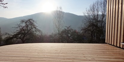 Yoga course - Kurse für bestimmte Zielgruppen: barrierefreie Kurse - Ostbayern - Im Sommer nutzen wir auch unsere Terrasse - Raum29 Naturheilkunde & Yoga