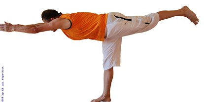 Yogakurs - Yogastil: Ashtanga Yoga - Merzig - Die Vergangenheit hinter sich lassen, in die Zukunft zeigen, fest im hier und jetzt stehen. - Anahata Yogastudio