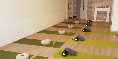Yoga course - vorhandenes Yogazubehör: Yogagurte - Britta Haft, LOVEDIY