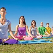 Yoga - https://scontent.xx.fbcdn.net/hphotos-xta1/t31.0-8/s720x720/1278118_330255127111927_1284758492_o.jpg - Yogaschule Bühler