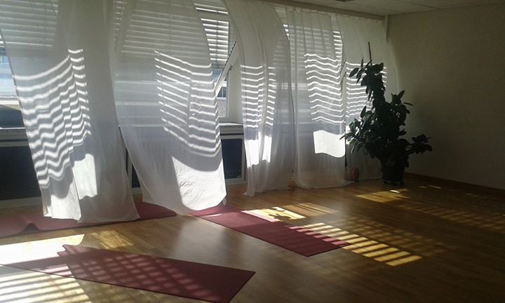 yoga - https://scontent.xx.fbcdn.net/hphotos-xpa1/v/t1.0-9/s720x720/11705275_929889520387654_6325382391331664429_n.jpg?oh=3c3f022c75fad21aca2d716a525031e3&oe=575DF03A - YogaLoft  Anke Facius