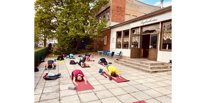 Yogakurs - Kurse für bestimmte Zielgruppen: Kurse für Jugendliche - Ostseeküste - Mittwochs im Seglerheim Oktober - Mai…
 - YOGA MEER - Corinna Lange