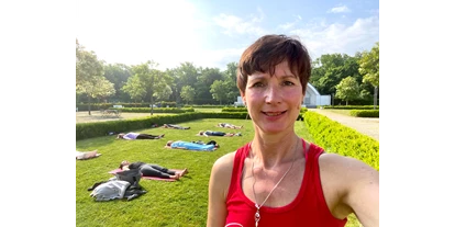 Yoga course - Kurse für bestimmte Zielgruppen: Kurse für Senioren - Rostock Ortsamt 1 - Online live, die Alternative zum Präsenzunterricht 🙏 - YOGA MEER - Corinna Lange
