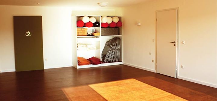 yoga - https://scontent.xx.fbcdn.net/hphotos-prn2/v/t1.0-9/s720x720/10696325_294835417374395_4712604673678379843_n.jpg?oh=41bed1a3eadf3838754efd83780b6a77&oe=574DB478 - Mein Yogahaus