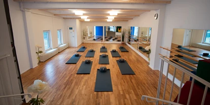 Yoga course - vorhandenes Yogazubehör: Sitz- / Meditationskissen - Roetgen - Kursraum - Together Yoga & Zumba Studio