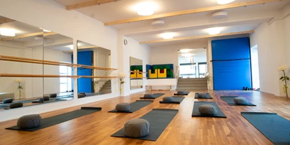Yoga course - vorhandenes Yogazubehör: Yogamatten - Lüttich - Kursraum - Together Yoga & Zumba Studio