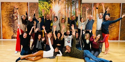 Yogakurs - Yogastil: Anusara Yoga - Höchberg - Das Glücksbringer Team - die glücksbringer