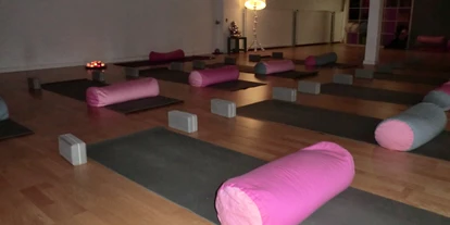 Yoga course - vorhandenes Yogazubehör: Decken - Hannover Südstadt-Bult - Kursraum - Yoga-Hof Hannover