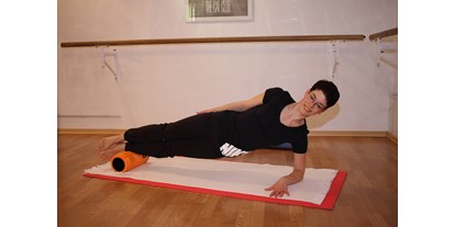 Yogakurs - Kurssprache: Deutsch - Chemnitz Kaßberg - Sidebend I. V. m. Stütz und Faszienarbeit - Pilates-Yoga-Chemnitz