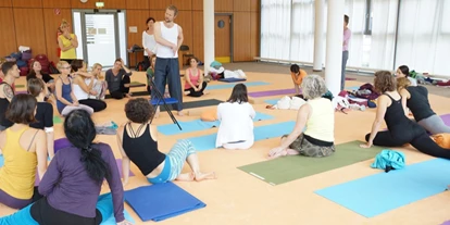 Yoga course - geeignet für: Dickere Menschen - Inner Flow Yoga