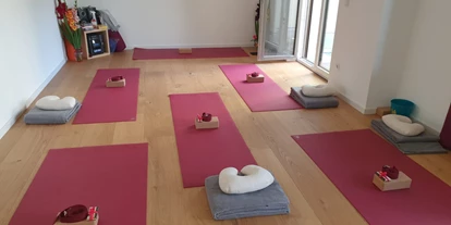 Yogakurs - Ambiente: Kleine Räumlichkeiten - Kumhausen - dasbistdu.de Yoga