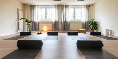 Yoga course - geeignet für: Dickere Menschen - Wiesbaden biebrich - STUDIO 85