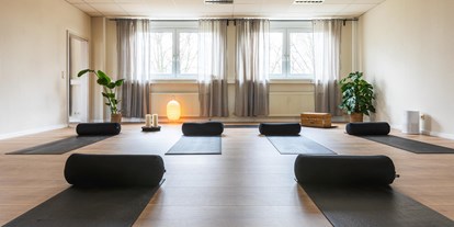 Yoga course - vorhandenes Yogazubehör: Yogagurte - Wiesbaden - STUDIO 85