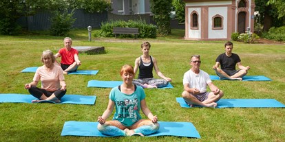 Yogakurs - Art der Yogakurse: Offene Kurse (Einstieg jederzeit möglich) - Stuttgart / Kurpfalz / Odenwald ... - Yoga und Entspannung unter freiem Himmel. - Auszeit