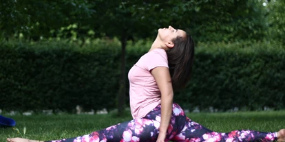 Yogakurs - vorhandenes Yogazubehör: Meditationshocker - Wien-Stadt Kagran - Spagat - Yordanka Naydenova