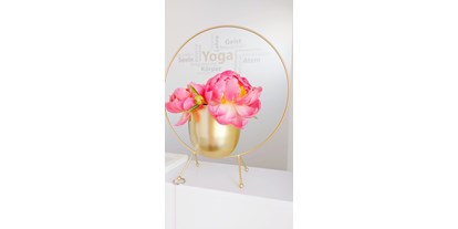 Yogakurs - vorhandenes Yogazubehör: Yogamatten - Zierenberg - Empfang - Physio Yoga Loft Melanie Schard