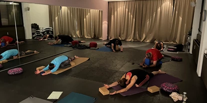 Yogakurs - geeignet für: Anfänger - Deine Entspannung vom Alltag, mitmachen, loslegen und abschalten. Das ist Yogaflow  - Yogaflow Rosenheim
