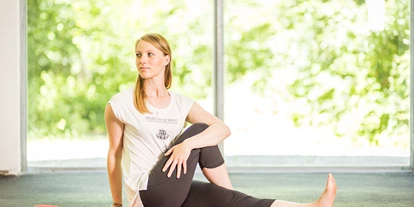 Yoga course - Kurse für bestimmte Zielgruppen: barrierefreie Kurse - Meckenbeuren - Sarah - Sarah Chandni Andrä