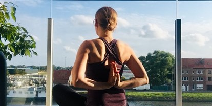 Yogakurs - spezielle Yogaangebote: Yogatherapie - Hessen Süd - Kristin Peschutter - Womensflow