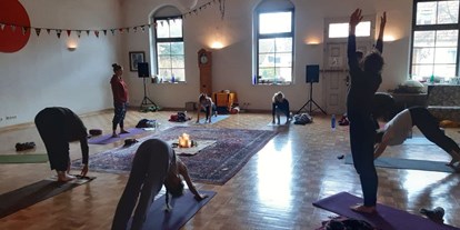 Yogakurs - vorhandenes Yogazubehör: Stühle - Berlin-Stadt Charlottenburg - Subtle Strength Yoga