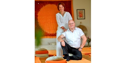 Yogakurs - Ambiente: Spirituell - Yoga-Lehrerausbildung, Klagenfurt, Yoga-Schule Kärnten, Karin Steiger und Dirk Bock
 - YVO Zertifizierte Yoga-LehrerIn Ausbildung 200+ Stunden