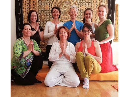 Yoga course - Vermittelte Yogawege: Raja Yoga (Yoga der Meditation) - Yoga-Lehrerausbildung, Abschlussfoto, Klagenfurt, Yoga-Schule Kärnten - YVO Zertifizierte Yoga-LehrerIn Ausbildung 200+ Stunden