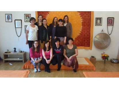 Yoga course - Yogastil: Meditation - Yoga-Lehrerausbildung, Abschlussfoto, Klagenfurt, Yoga-Schule Kärnten - YVO Zertifizierte Yoga-LehrerIn Ausbildung 200+ Stunden